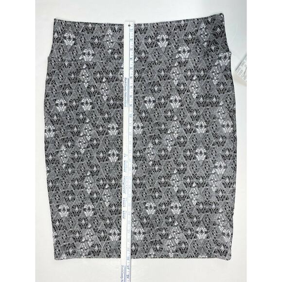 Lularoe Cassie Midi Pencil Skirt 3XL Black/White Aztec Stretch Plus Size NEW - Picture 4 of 7